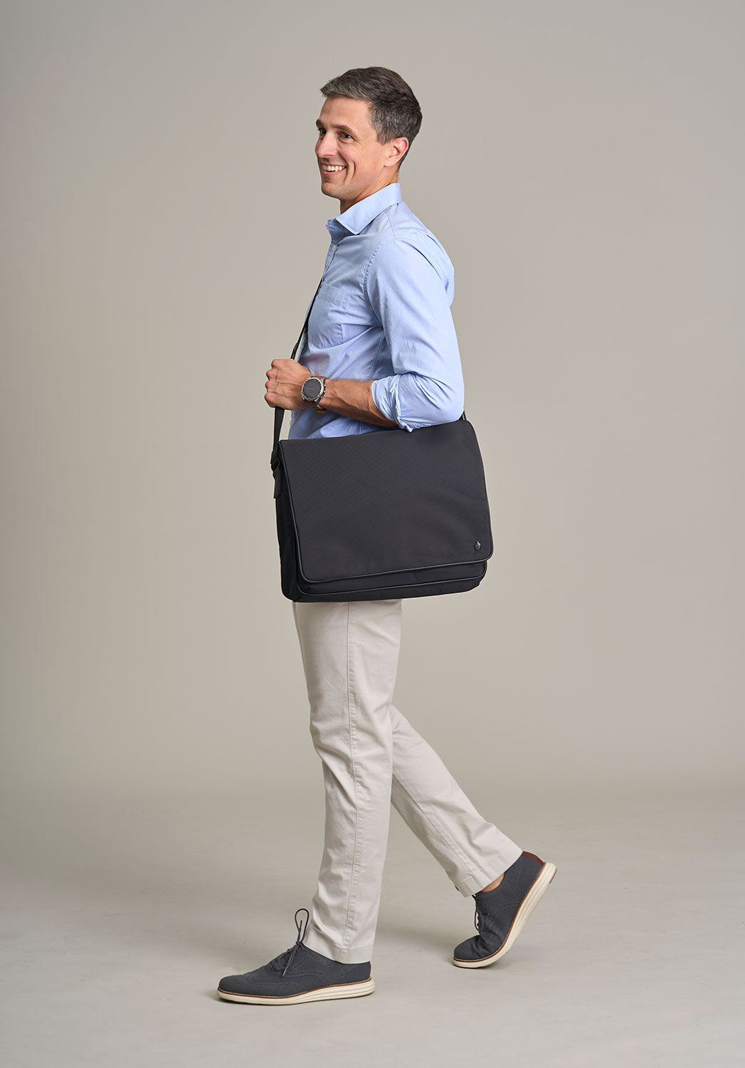 WanderFull HydroMessenger Bag for Men – Commuter & Travel Messenger Bag
