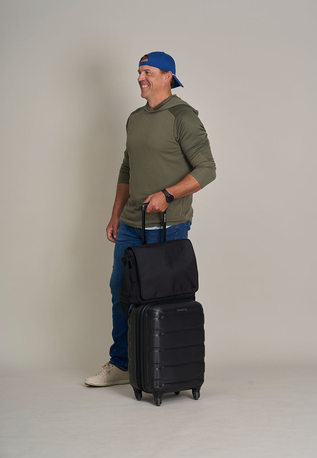 WanderFull HydroMessenger Bag for Men – Commuter & Travel Messenger Bag
