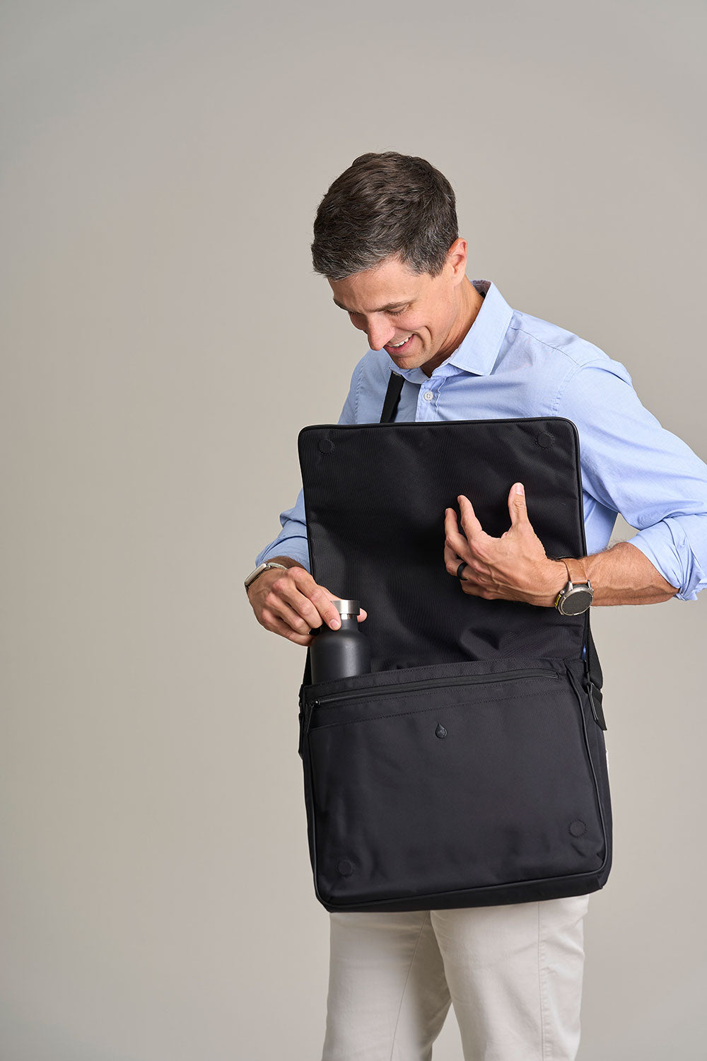 WanderFull HydroMessenger Bag for Men – Commuter & Travel Messenger Bag